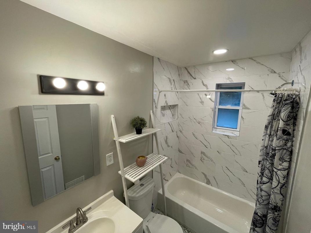 Bathroom, Interior, Marble Walls, Recessed Lighting