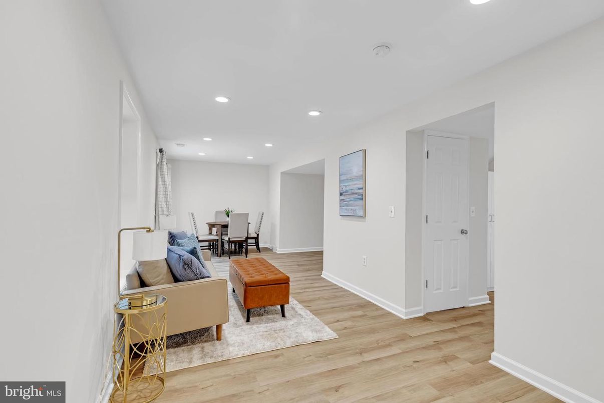 Dining room, Interior, Living room, Recessed Lighting, Wood Texture Flooring