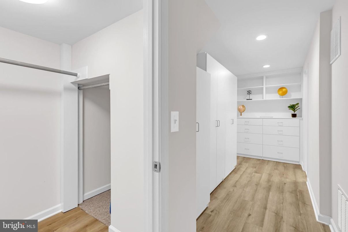 Interior, Recessed Lighting, Walk-in Closets, Wood Texture Flooring