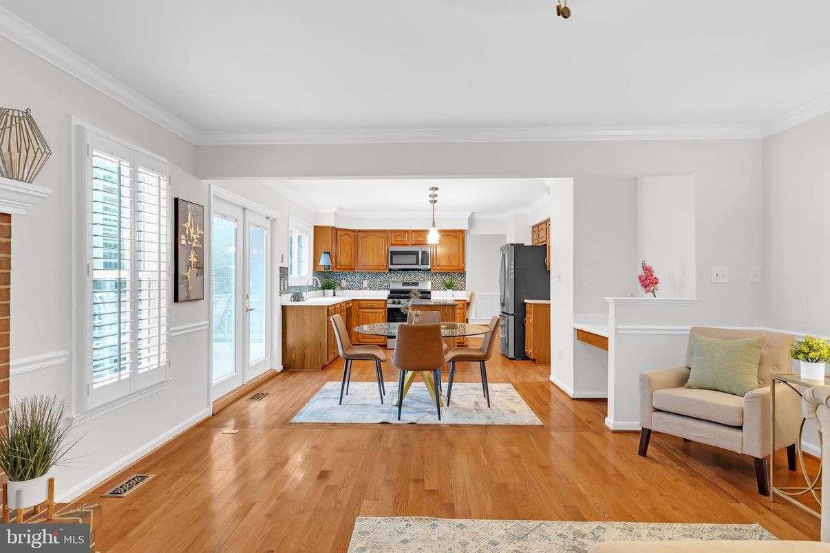 Dining room, Interior, Kitchen, Pendant Lights, Stainless Steel Appliances, Wood Texture Flooring