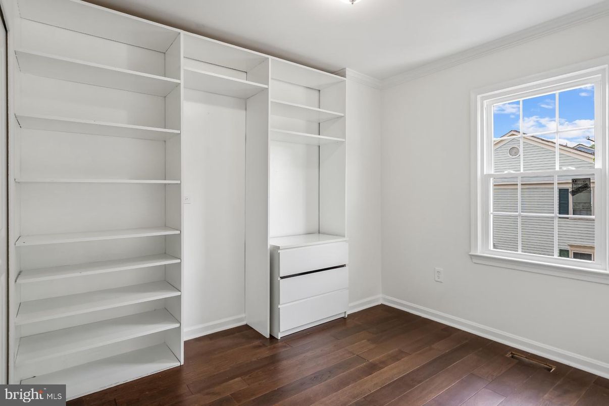 Interior, Walk-in Closets, Wood Texture Flooring