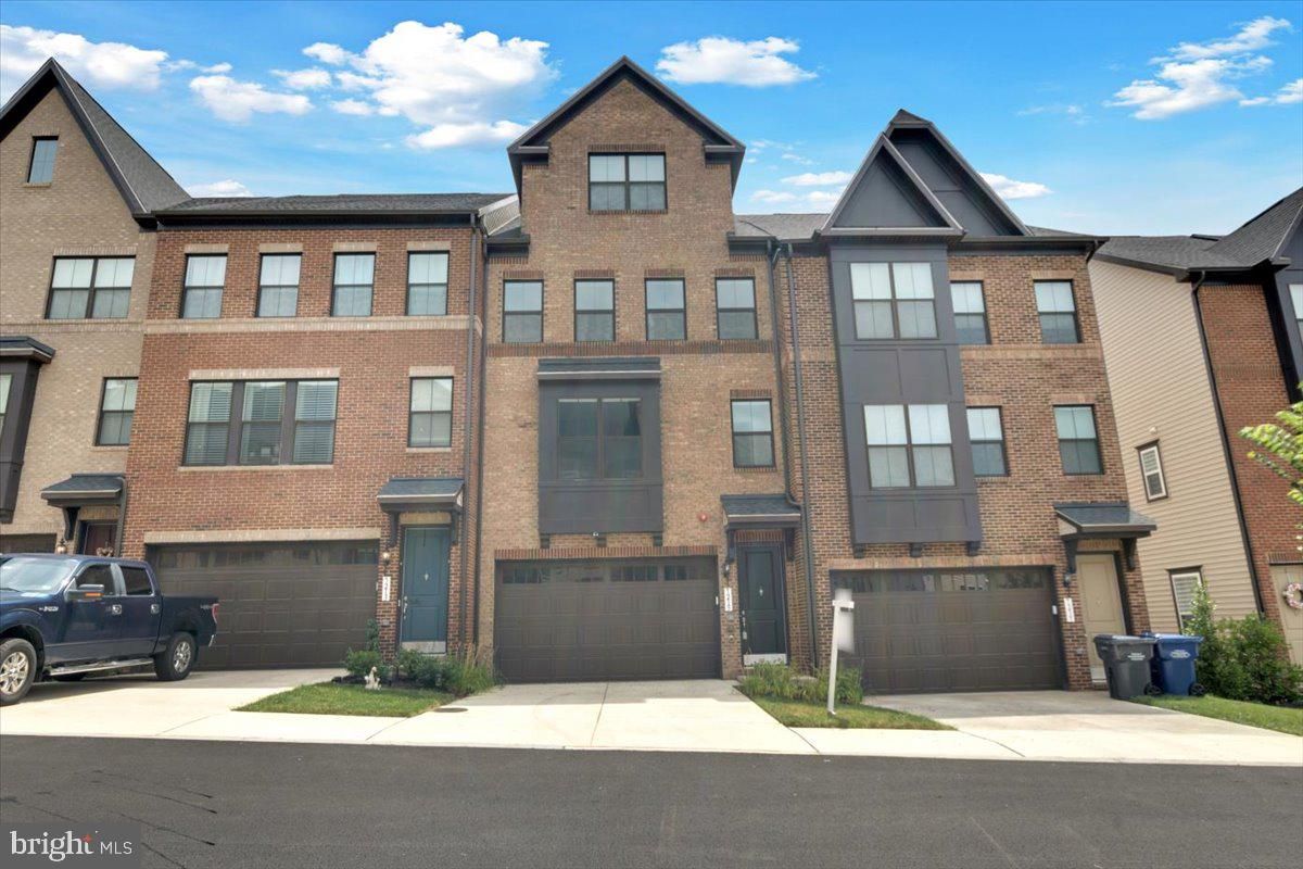 Attached, Exterior, Facade, Brick Facade, Rowhouse