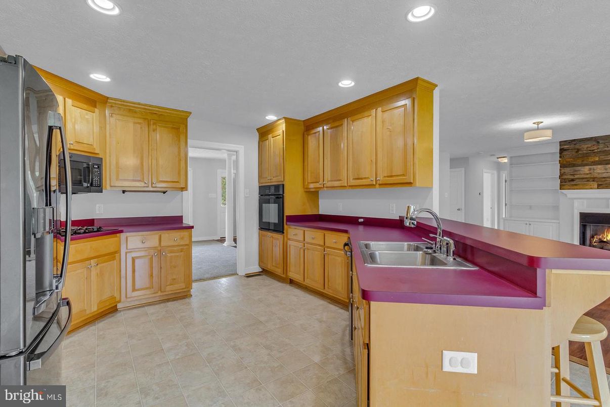 Fireplace, Interior, Kitchen, Recessed Lighting