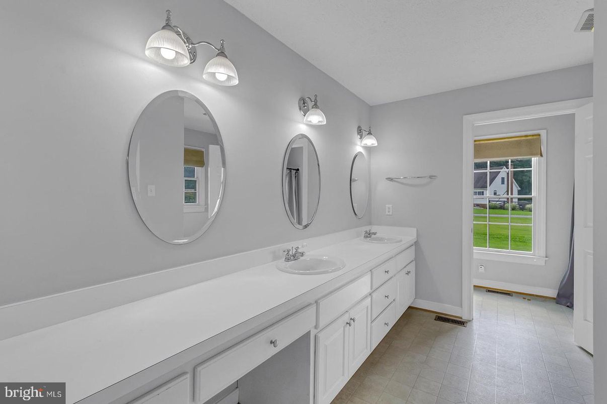 Bathroom, Dual Sink Vanities, Interior