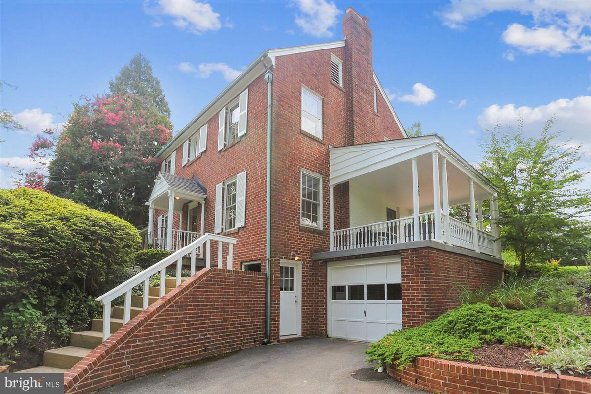 Attached, Exterior, Facade, Brick Facade, Rowhouse