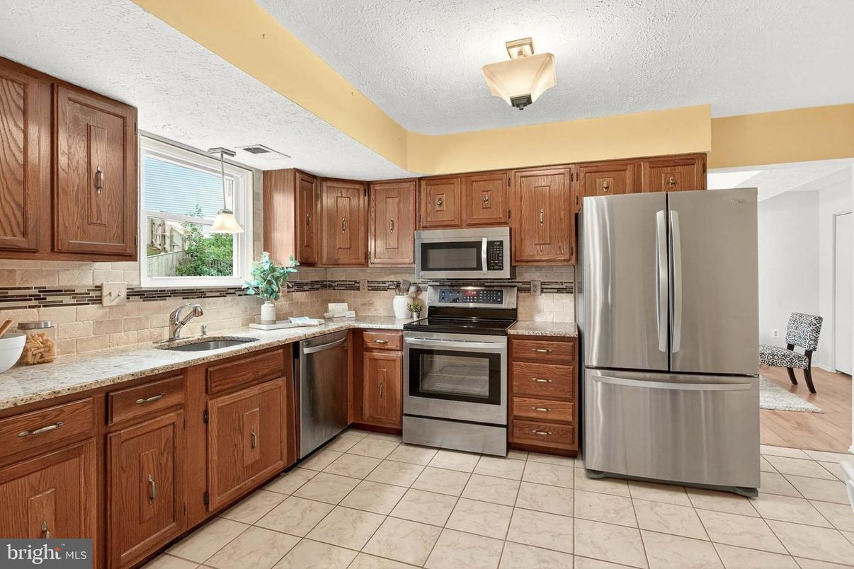 Interior, Kitchen, Pendant Lights, Stainless Steel Appliances