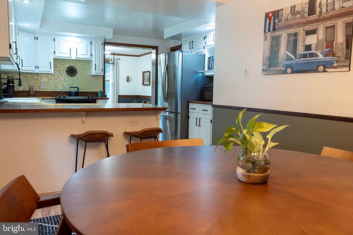 Dining room, Interior, Kitchen, Recessed Lighting, Stainless Steel Appliances