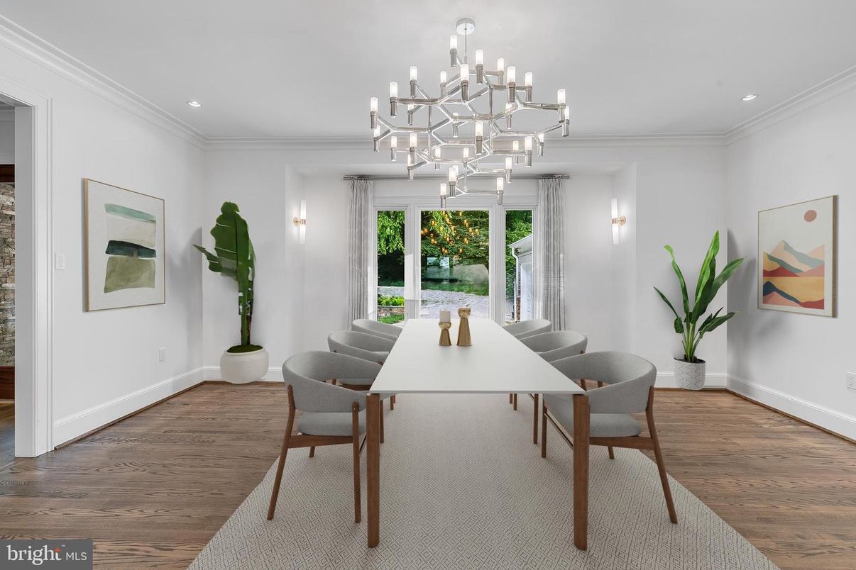 Chandelier, Dining room, Interior, Recessed Lighting, Wood Texture Flooring