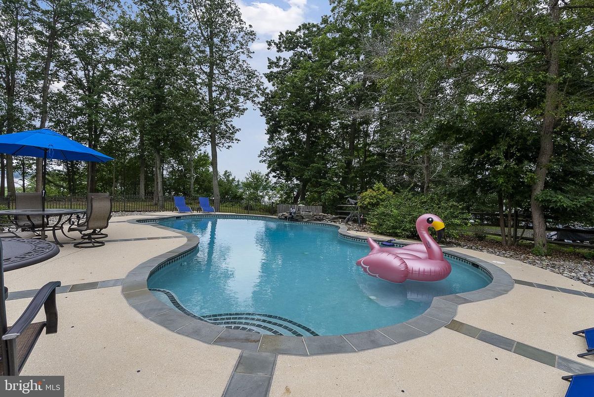 Exterior, Playground, Pool