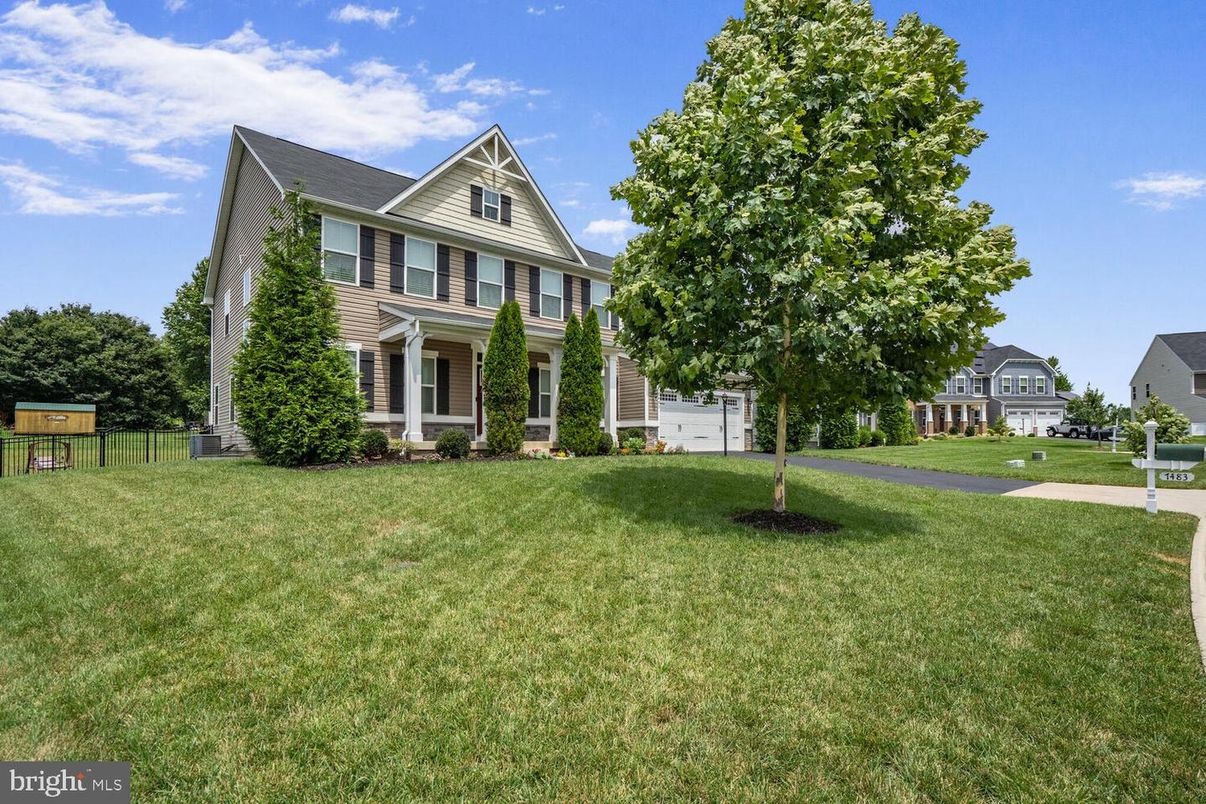 Attached, Backyard, Exterior, Facade, Georgian