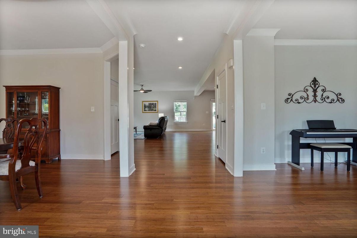 Interior, Piano, Recessed Lighting, Wood Texture Flooring