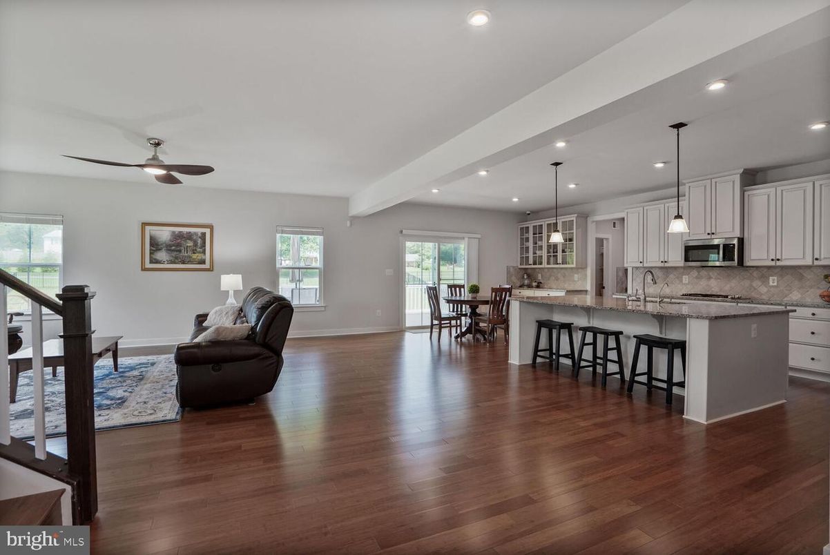 Dining room, Interior, Kitchen, Living room, Pendant Lights, Recessed Lighting, Wood Texture Flooring
