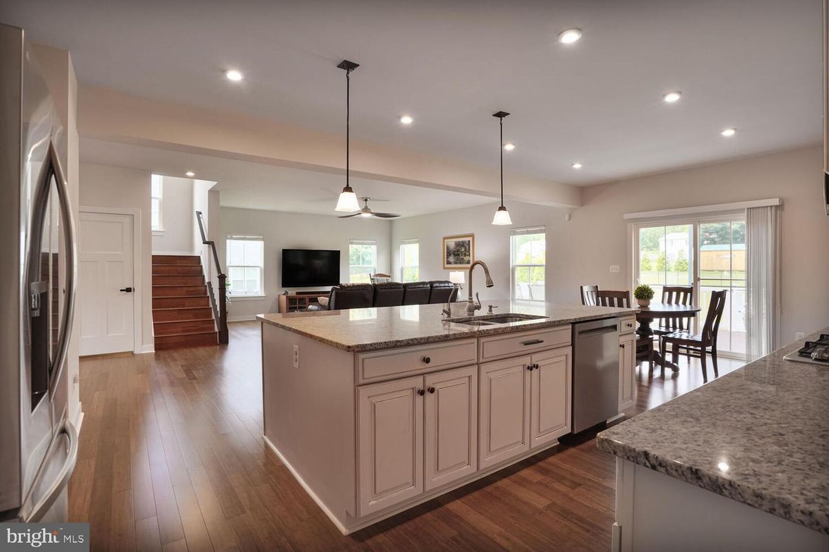 Dining room, Interior, Kitchen, Pendant Lights, Recessed Lighting, Stainless Steel Appliances, Wood Texture Flooring