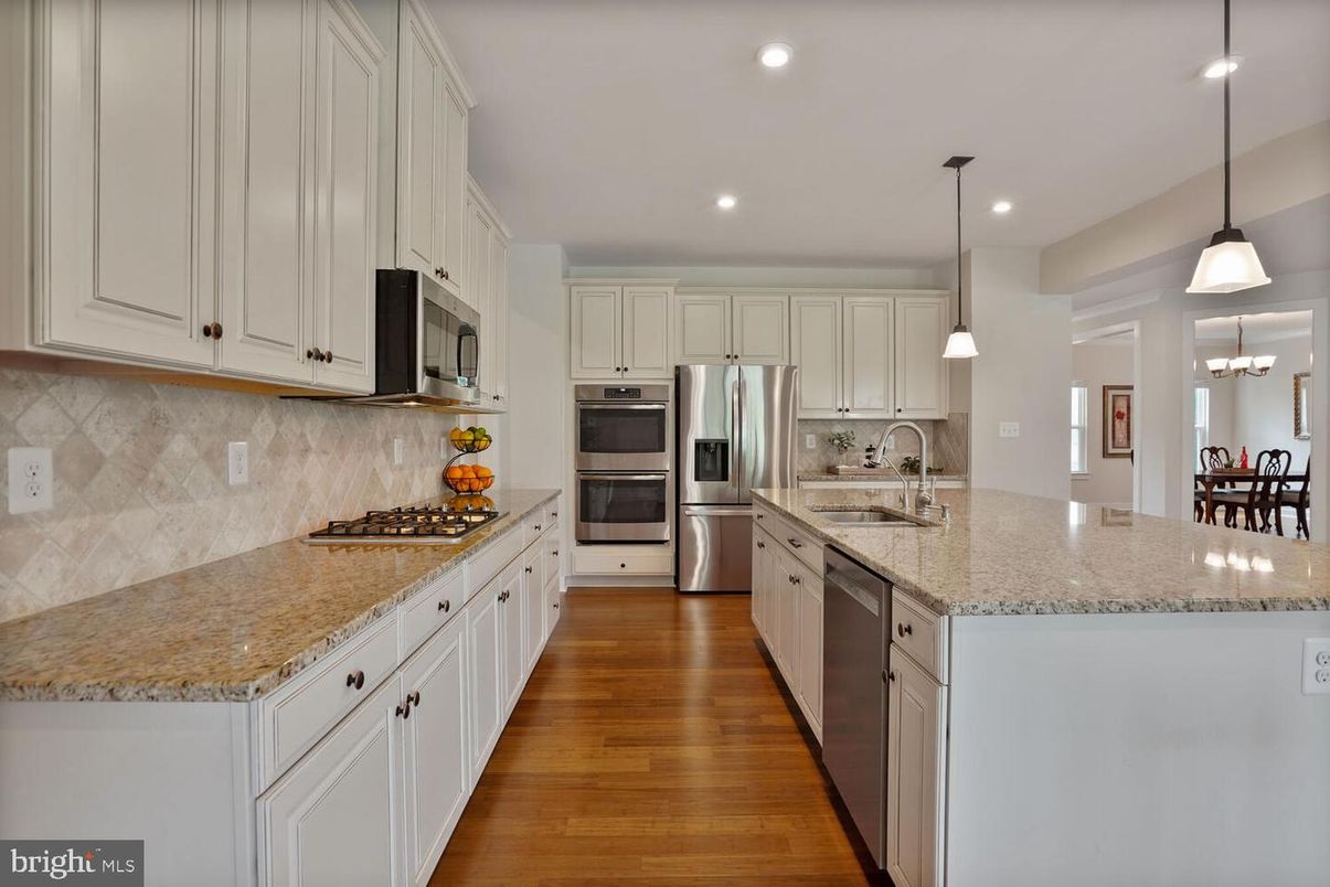 Dining room, Interior, Kitchen, Pendant Lights, Recessed Lighting, Stainless Steel Appliances, Wood Texture Flooring