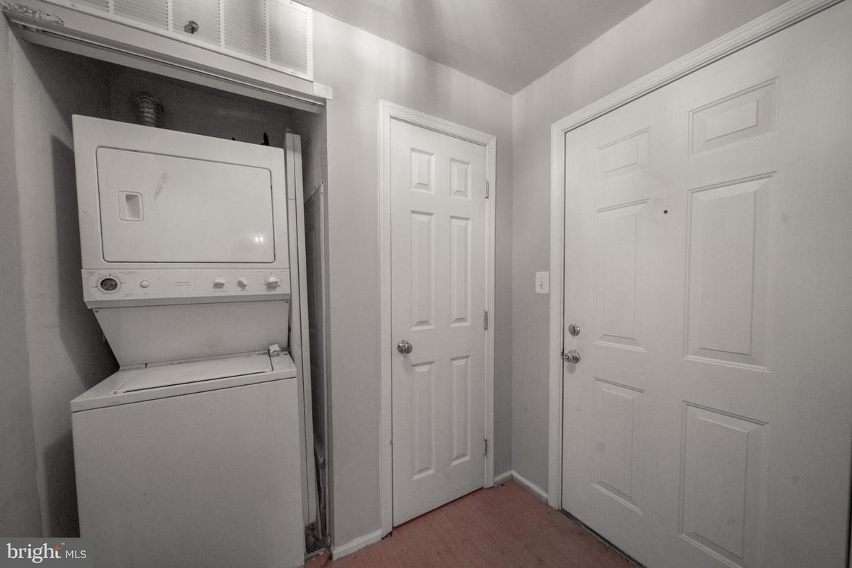 Interior, Utility Closets, Washer, Wood Texture Flooring