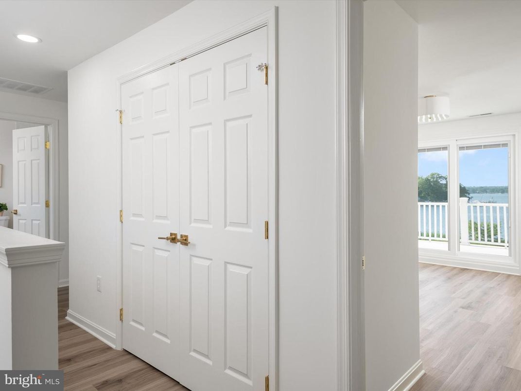 Interior, Recessed Lighting, Water, Wood Texture Flooring