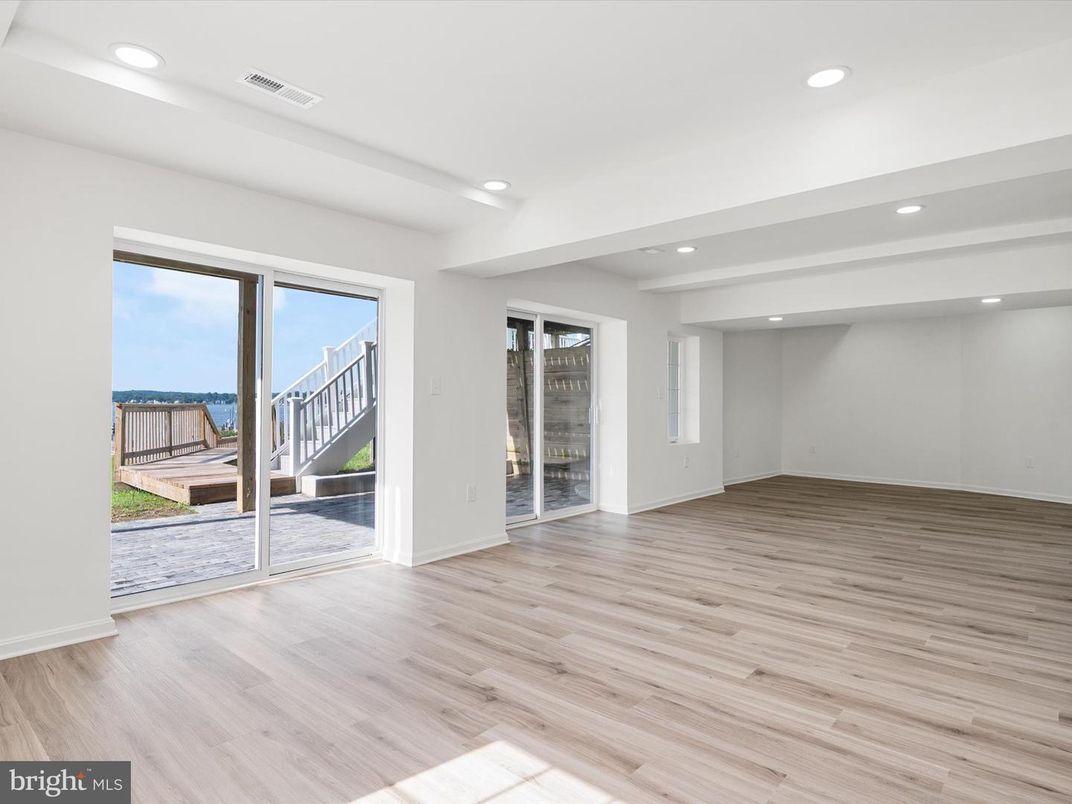 Empty room, Interior, Recessed Lighting, Water, Wood Texture Flooring