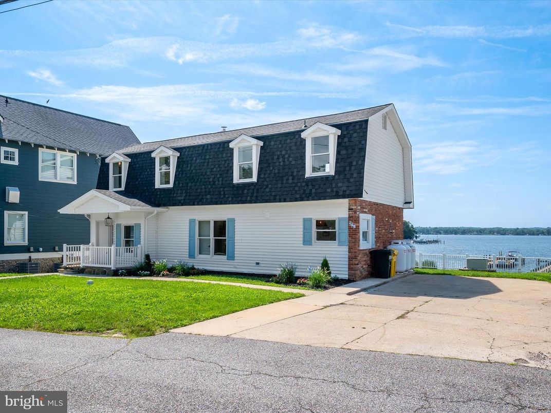 Exterior, Facade, Water, Cape Cod