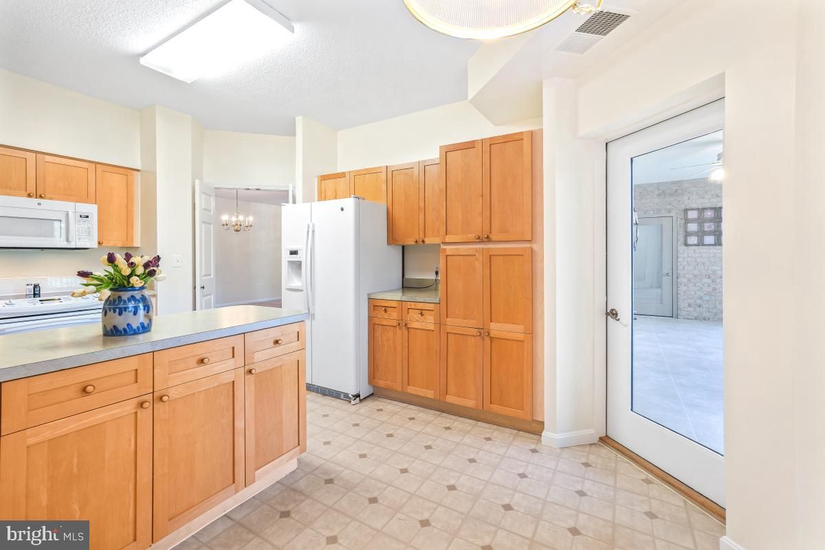 Chandelier, Interior, Kitchen