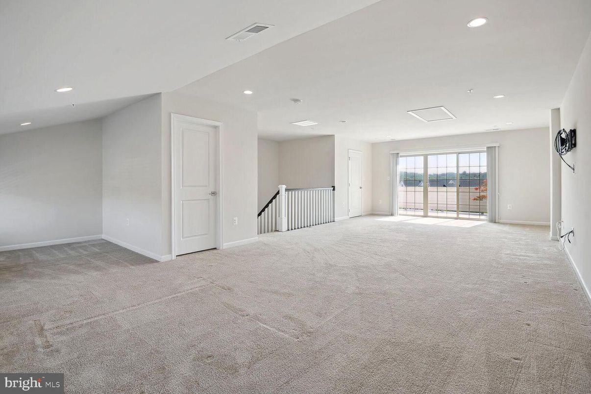 Empty room, Interior, Recessed Lighting