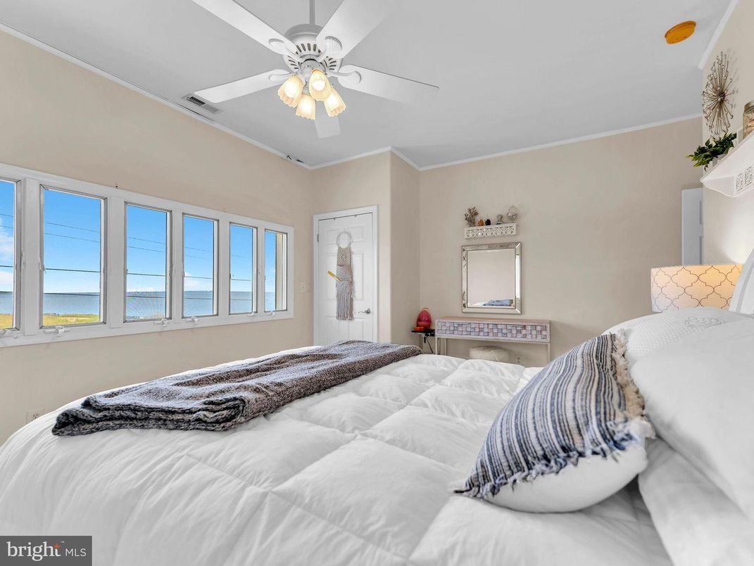 Bedroom, Interior, Water