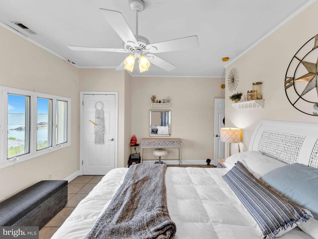 Bedroom, Interior, Water