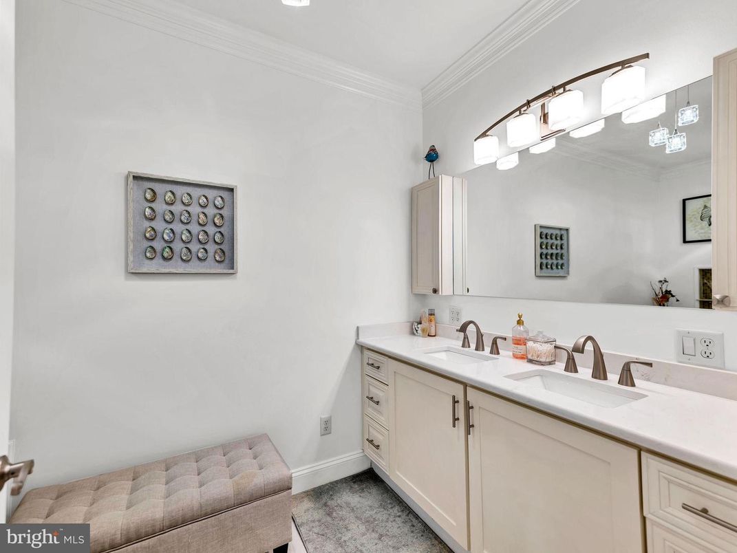 Bathroom, Dual Sink Vanities, Interior, Recessed Lighting