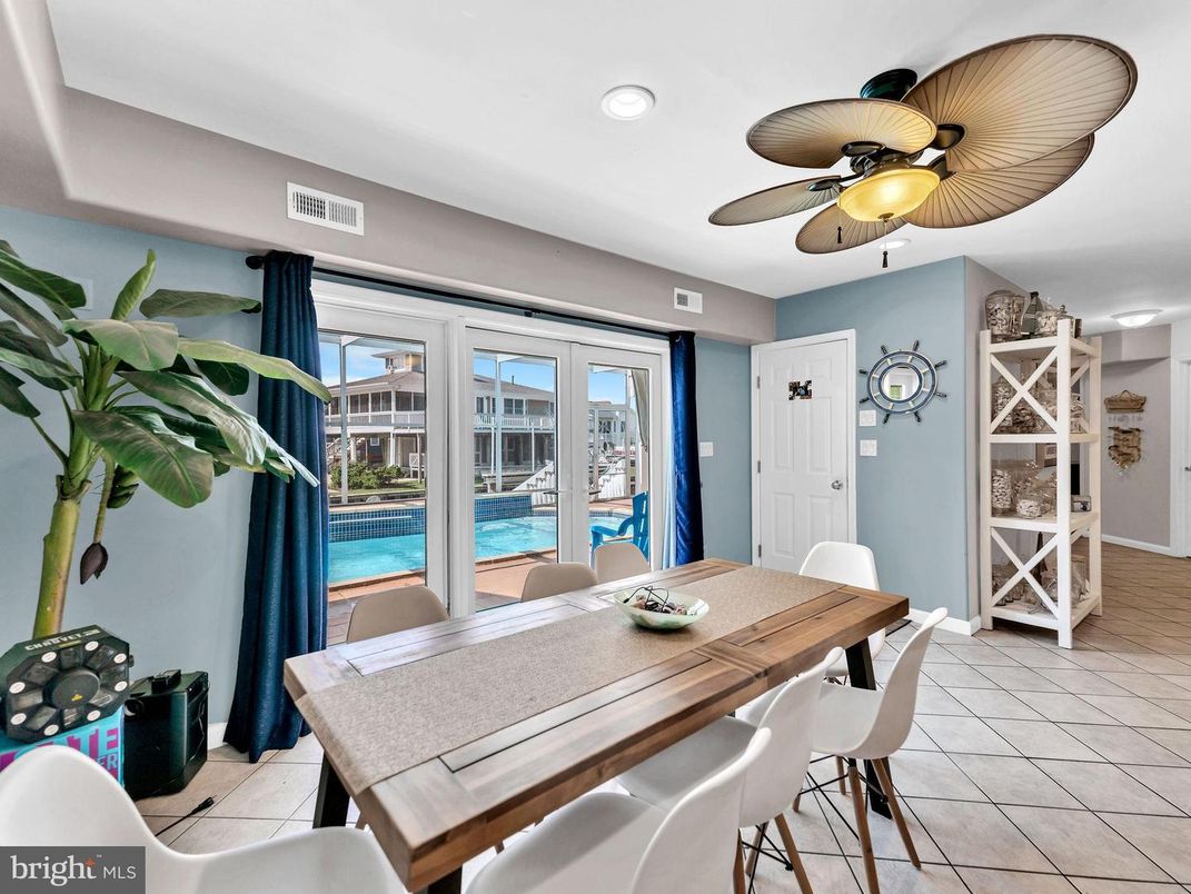 Dining room, Interior, Recessed Lighting