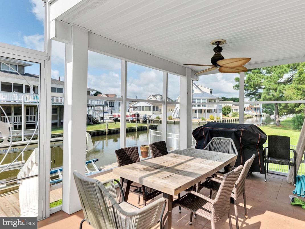 Exterior, Sun Room, Water