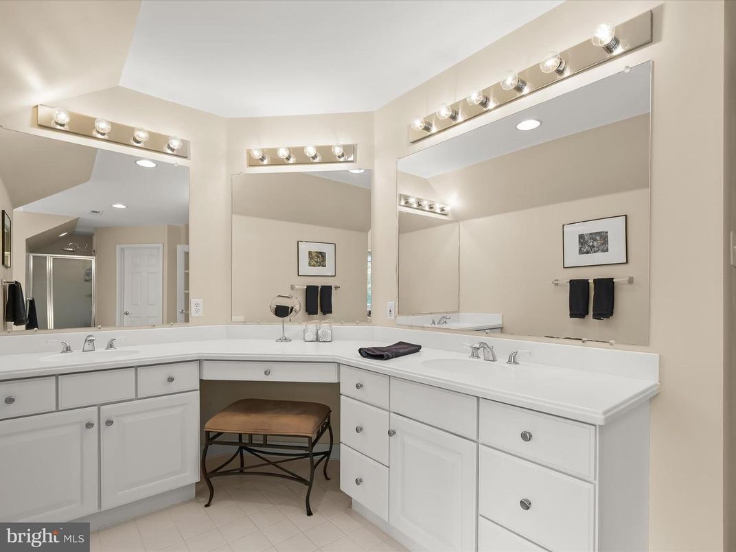 Bathroom, Dual Sink Vanities, Interior