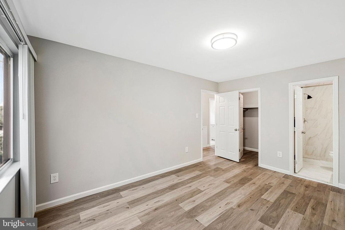 Empty room, Interior, Marble Walls, Wood Texture Flooring