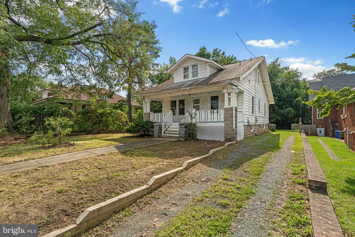 Backyard, Exterior, Facade, Cape Cod