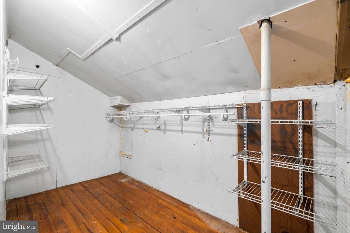 Interior, Walk-in Closets, Wood Texture Flooring