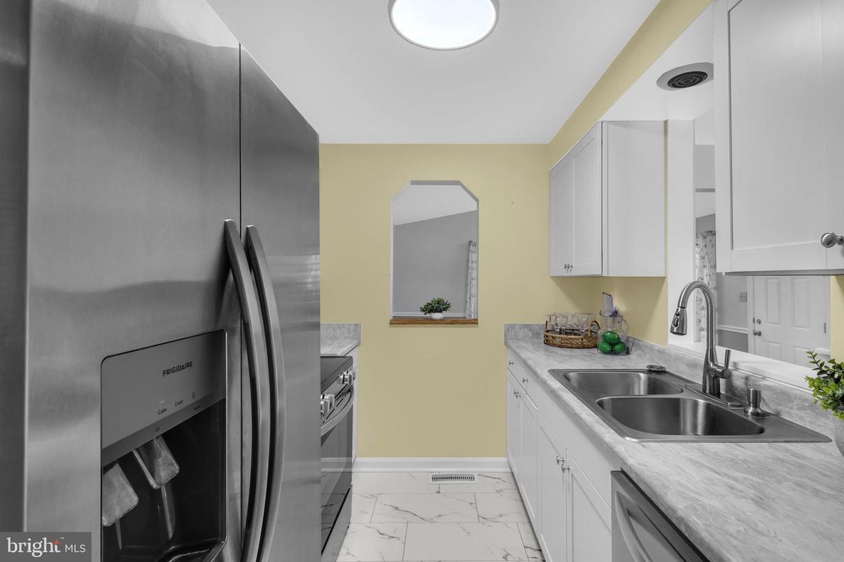 Interior, Kitchen, Marble, Stainless Steel Appliances