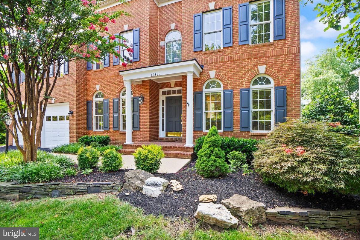 Exterior, Facade, Brick Facade, Georgian