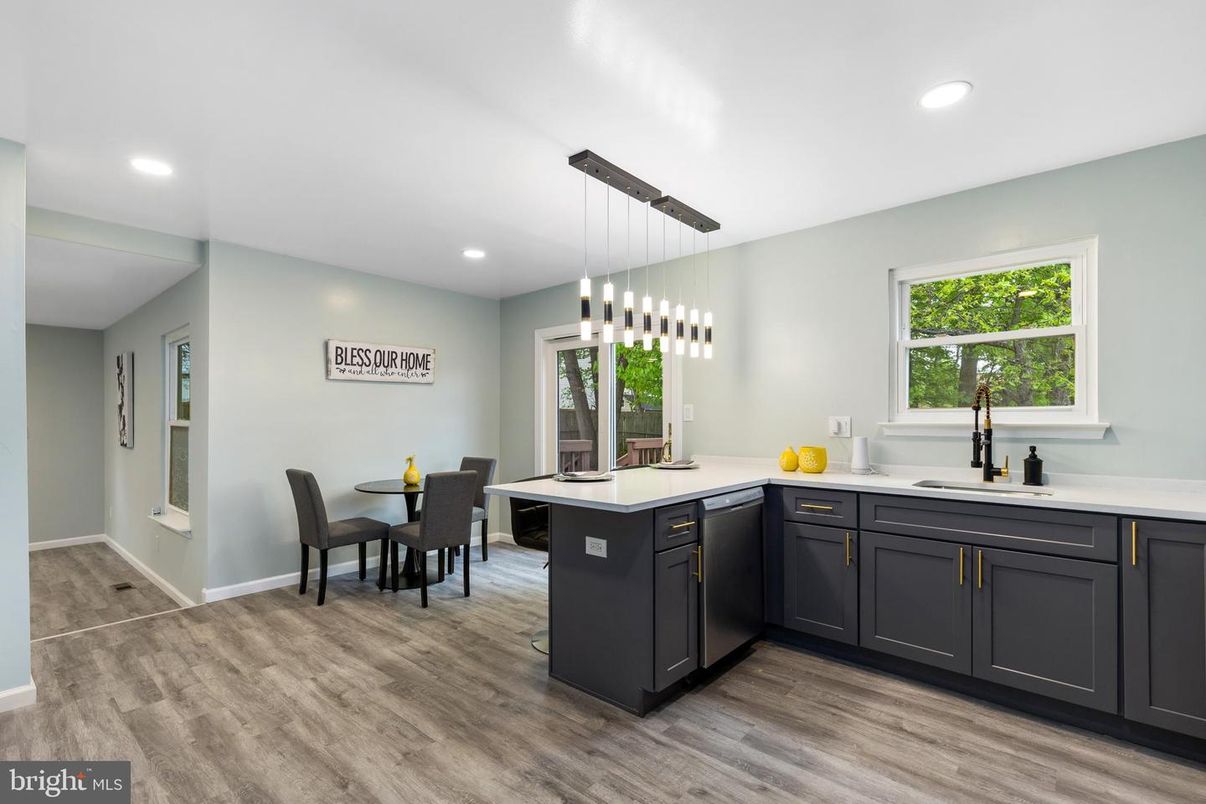 Dining room, Interior, Kitchen, Pendant Lights, Recessed Lighting, Wood Texture Flooring