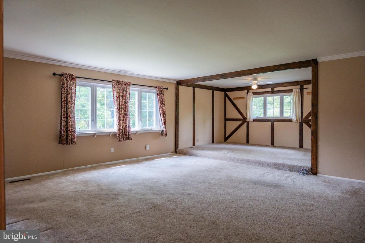 Empty room, Interior, Wooden Beams