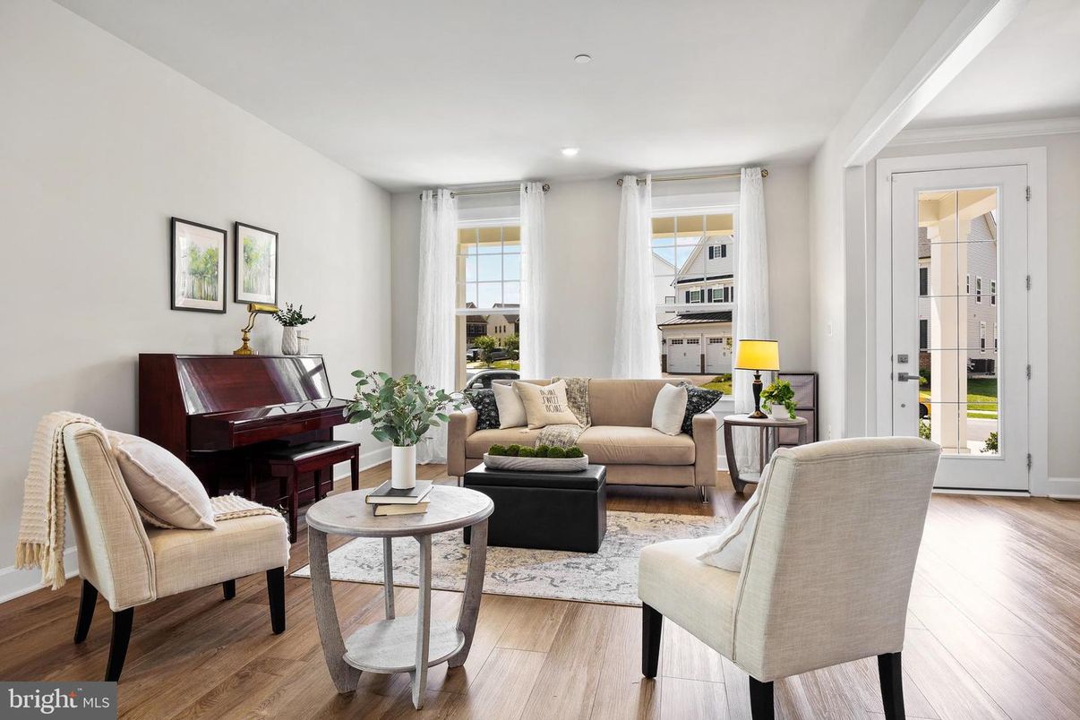 Interior, Living room, Piano, Recessed Lighting, Wood Texture Flooring