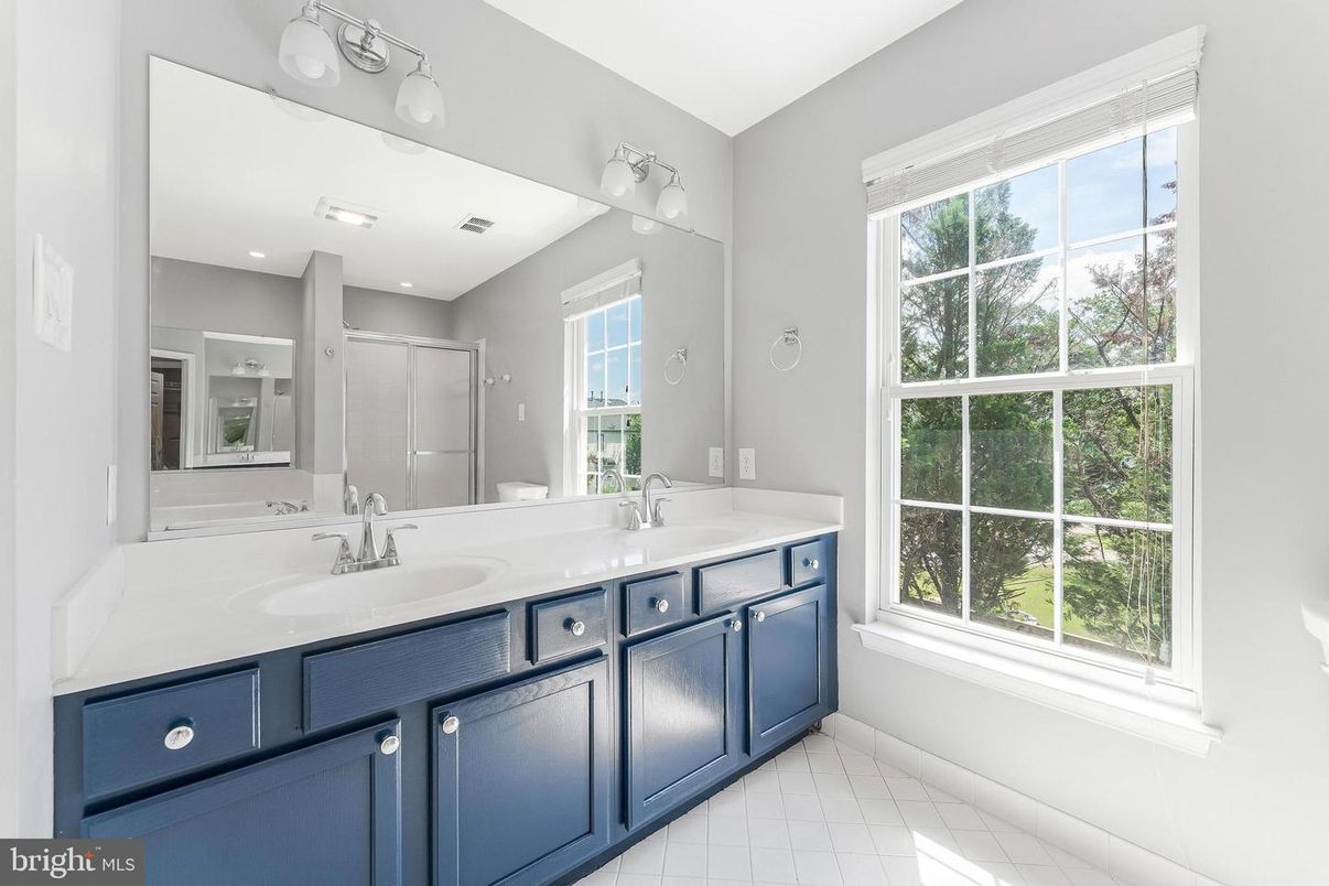 Bathroom, Dual Sink Vanities, Interior, Recessed Lighting