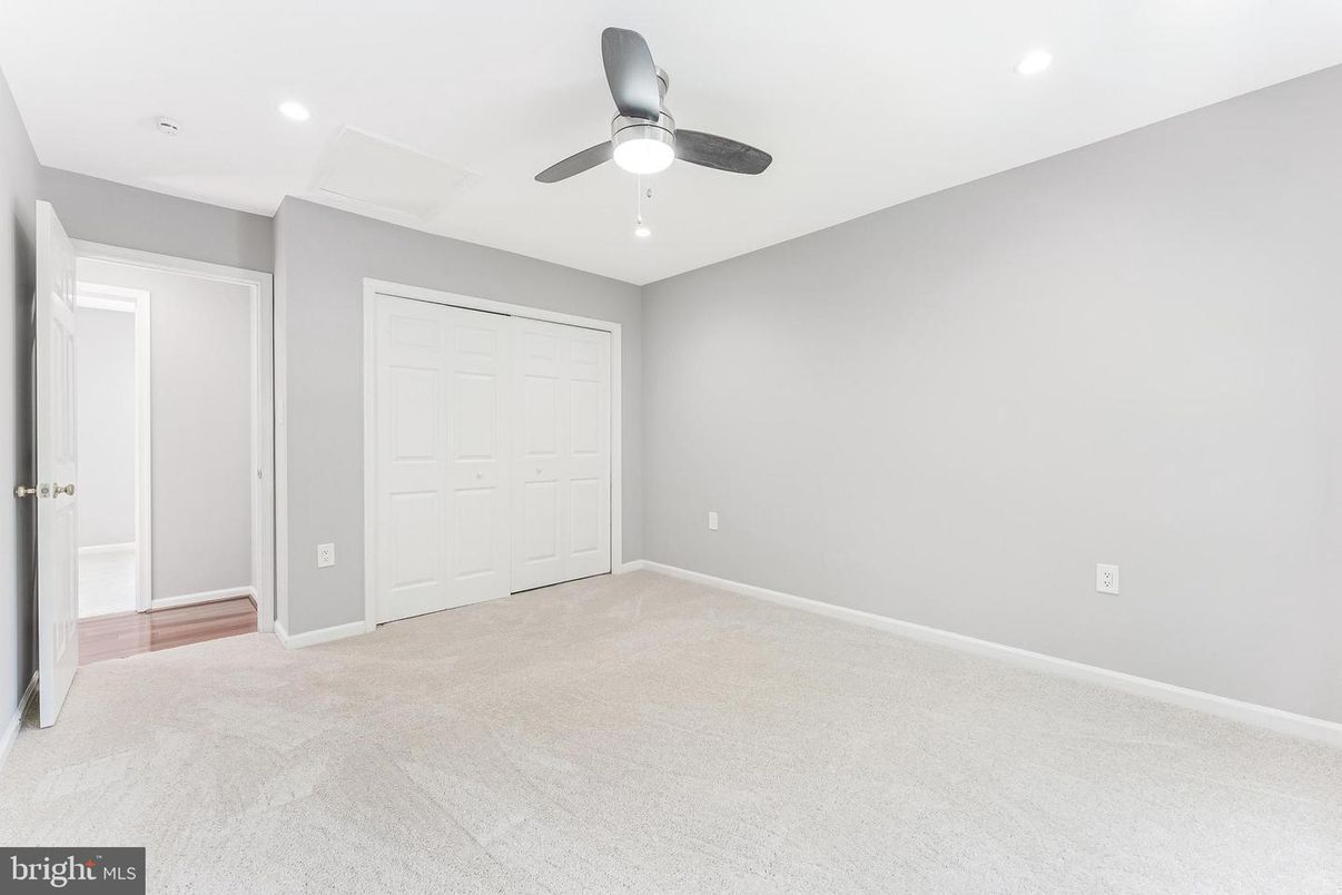 Empty room, Interior, Recessed Lighting