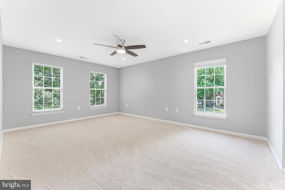 Empty room, Interior, Recessed Lighting