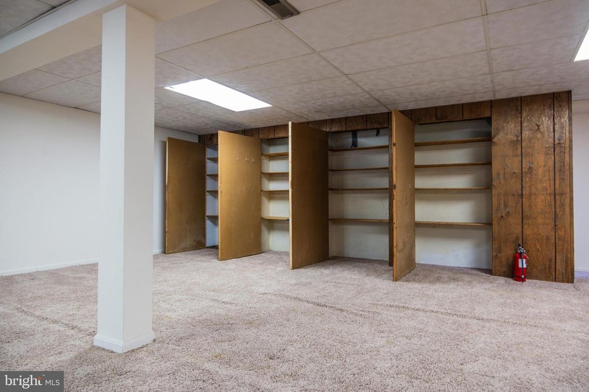 Empty room, Interior, Recessed Lighting, Wooden Walls