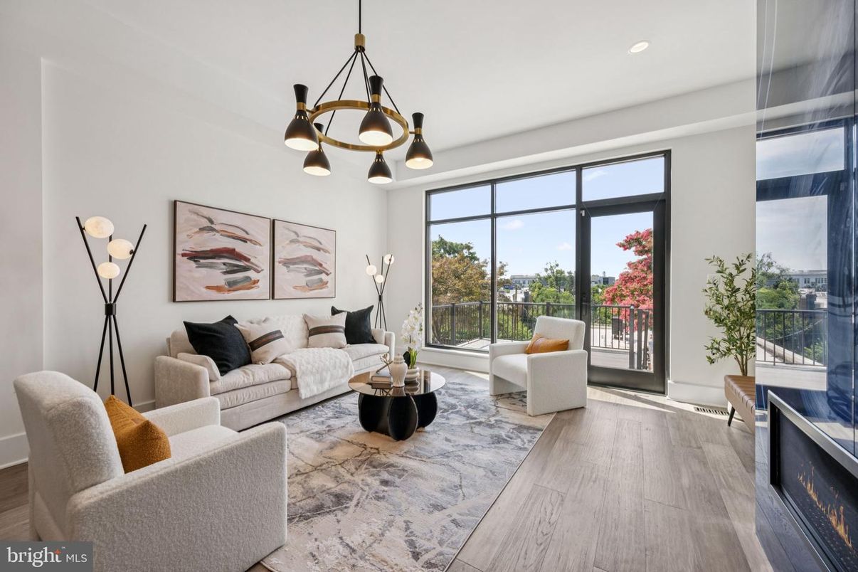 Interior, Living room, Pendant Lights, Recessed Lighting, Wood Texture Flooring