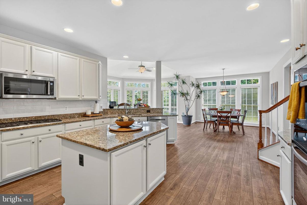 Chandelier, Dining room, Interior, Kitchen, Pendant Lights, Recessed Lighting, Wood Texture Flooring