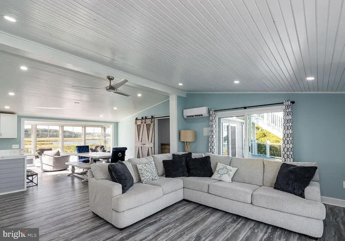 Dining room, Interior, Living room, Recessed Lighting, Wood Texture Flooring