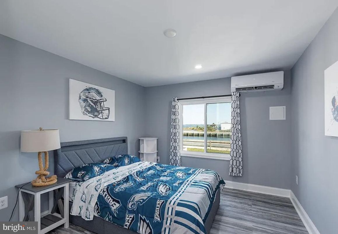Bedroom, Interior, Recessed Lighting, Water, Wood Texture Flooring