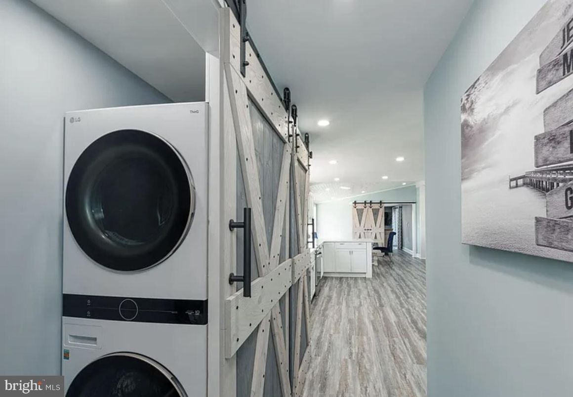 Interior, Recessed Lighting, Utility Closets, Washer, Wood Texture Flooring