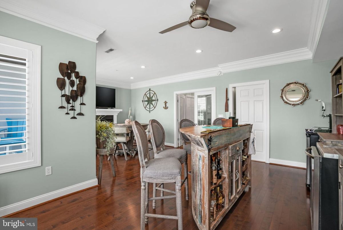 Dining room, Fireplace, Interior, Recessed Lighting, Wood Texture Flooring