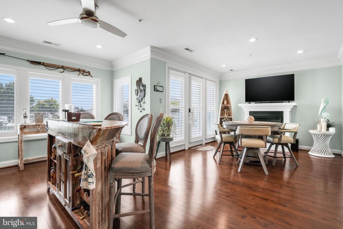 Dining room, Fireplace, Interior, Recessed Lighting, Wood Texture Flooring