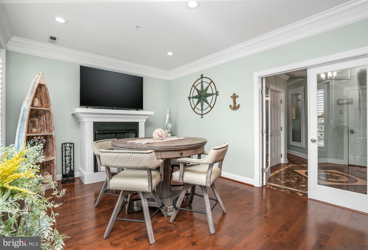 Dining room, Fireplace, Interior, Recessed Lighting, Wood Texture Flooring